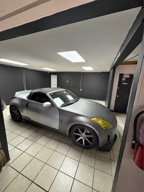 2004 Nissan 350Z - Enthusiast Roadster 2D