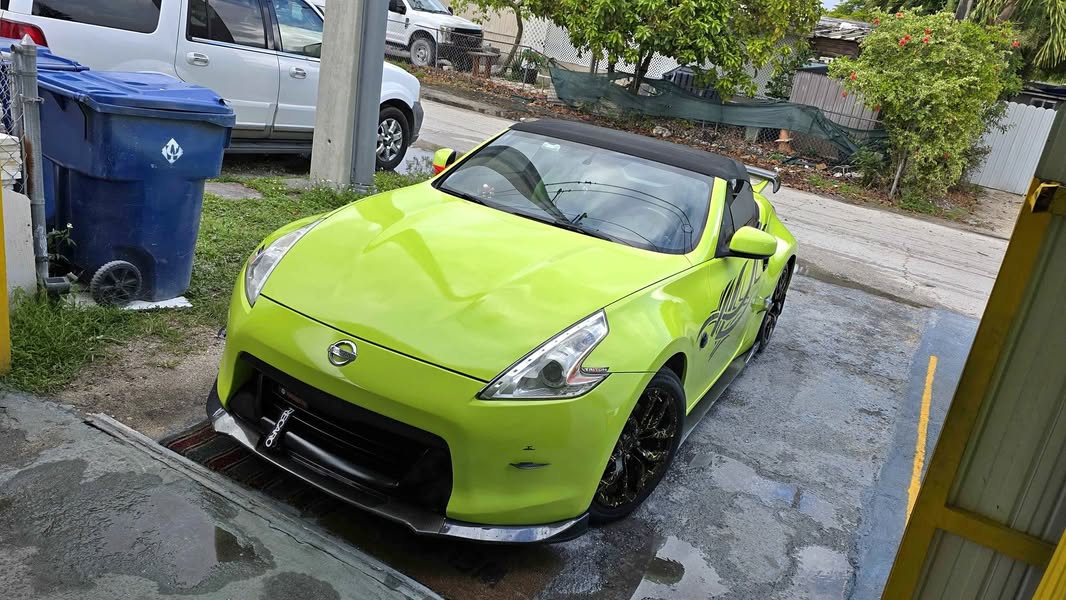 2010 Nissan 370Z - Sport Touring Roadster 2D