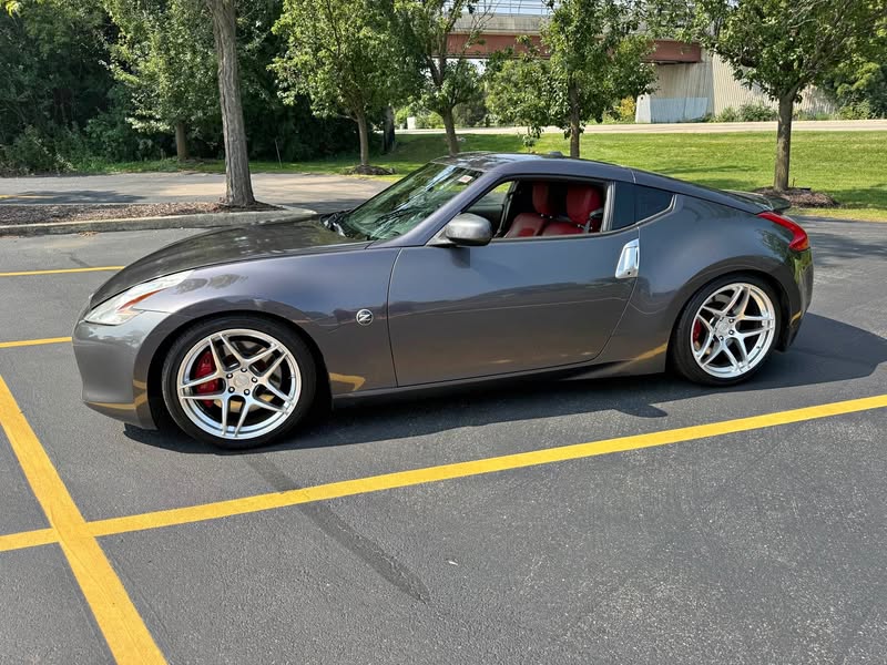 2010 Nissan 370Z - Sport Touring Coupe 2D