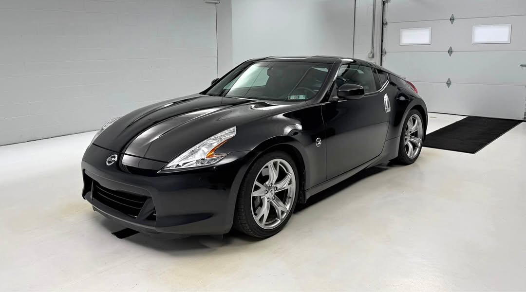 2009 Nissan 370Z - Sport Touring Coupe 2D