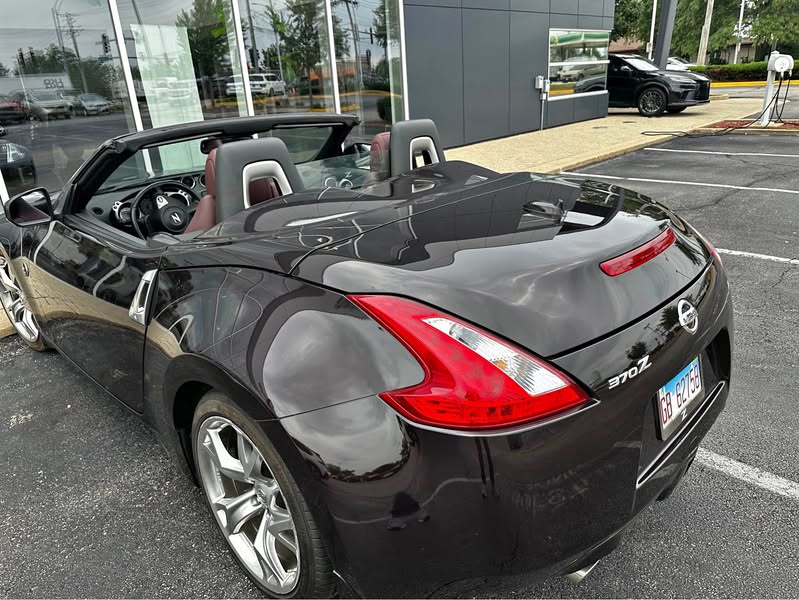 2010 Nissan 370Z - Sport Touring Roadster 2D