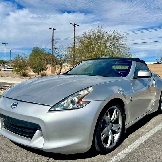 2010 Nissan 370Z - Roadster 2D