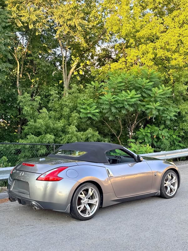 2011 Nissan 370Z - Sport Touring Roadster 2D