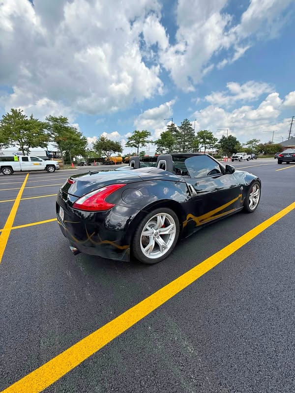 2010 Nissan 370Z Touring Sport Roadster 2D