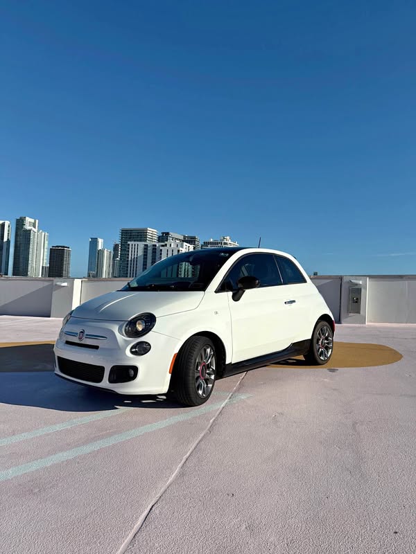 2017 Fiat 500 - Lounge Hatchback 2D