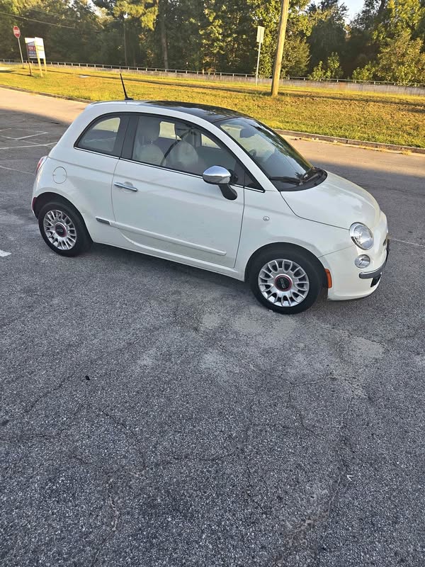 2013 Fiat 500 - Lounge Hatchback 2D