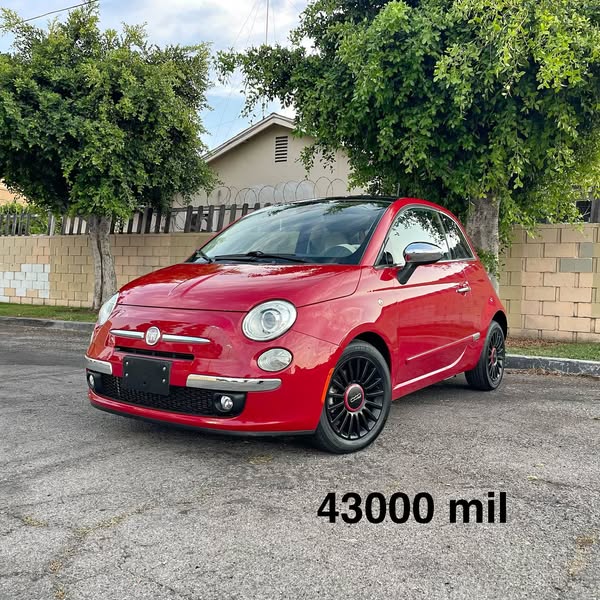 2012 Fiat 500 - Lounge *Clean title*