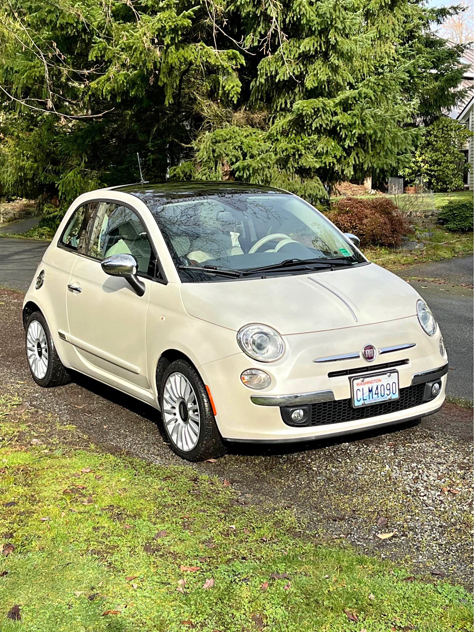 2012 Fiat 500 - Lounge Hatchback 2D