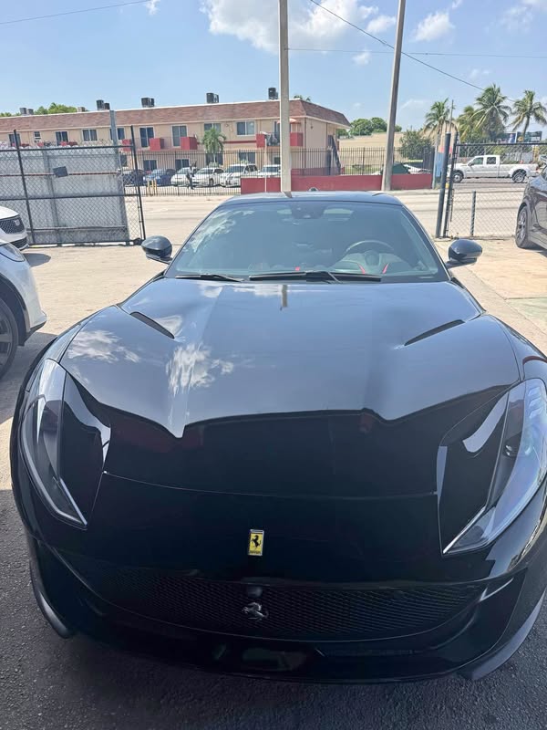 2020 Ferrari 812 Superfast - Coupe 2D