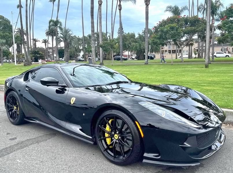 2020 Ferrari 812 Superfast - Coupe 2D