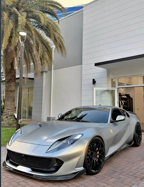 2018 Ferrari 812 Superfast - 812 Superfast