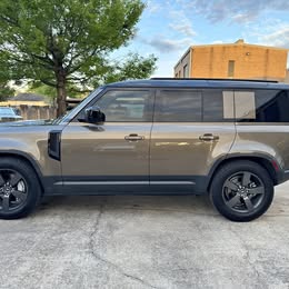 2022 Land Rover Defender 90 - X-Dynamic SE Sport Utility 2D