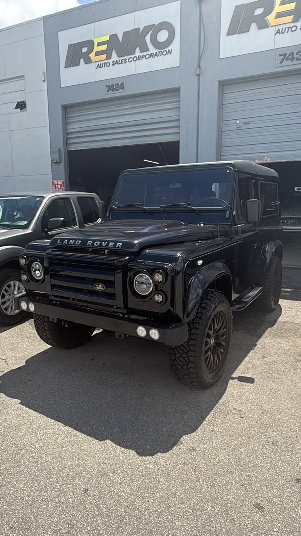 1995 Land Rover Defender 90 - First edition