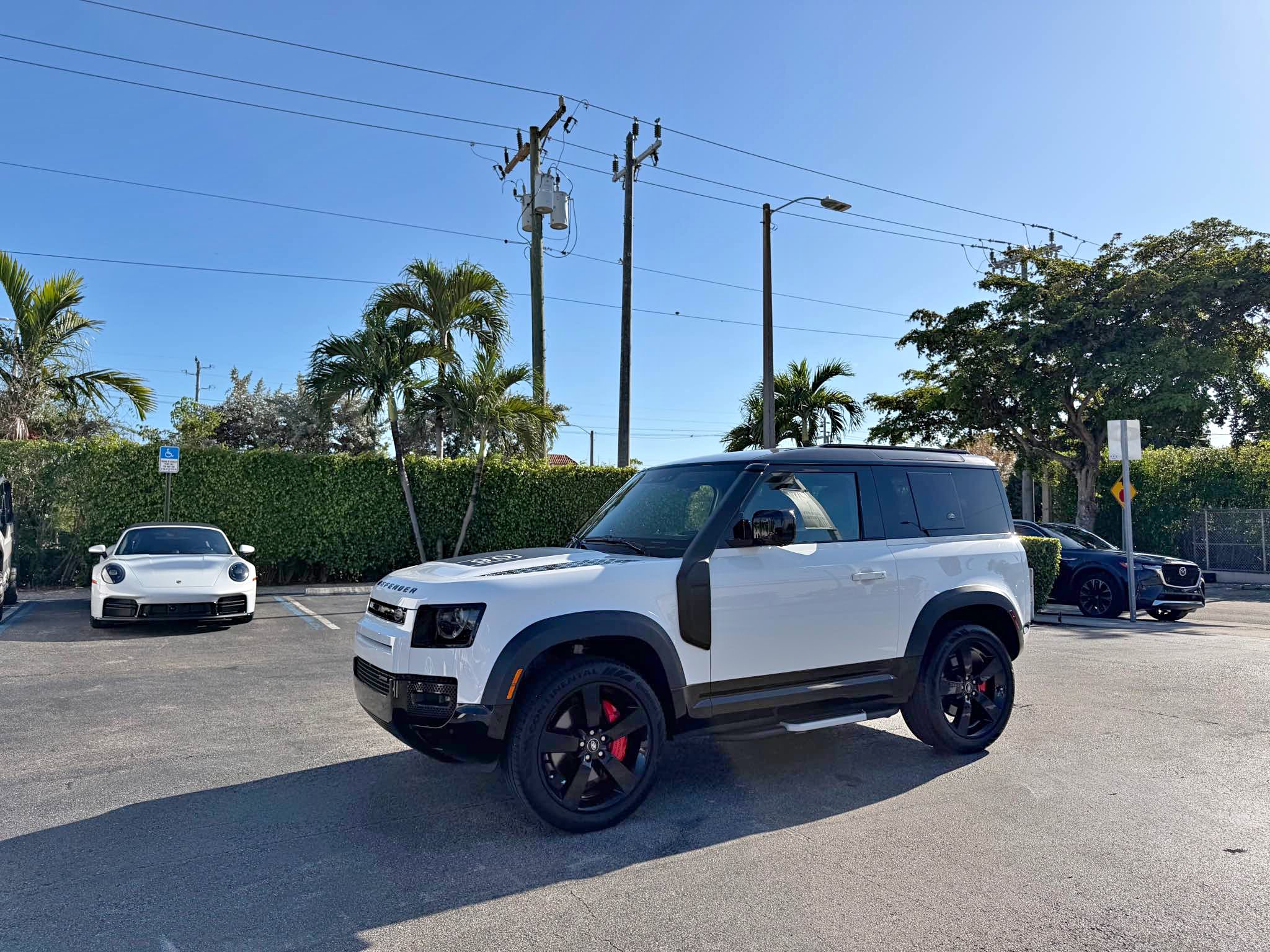 2022 Land Rover Defender 90 - X-Dynamic HSE Sport Utility 2D