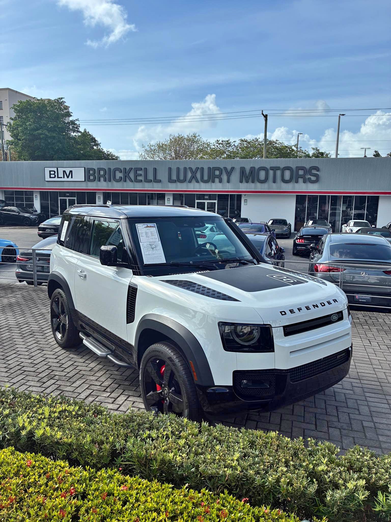 2022 Land Rover Defender 90 - X-Dynamic HSE Sport Utility 2D