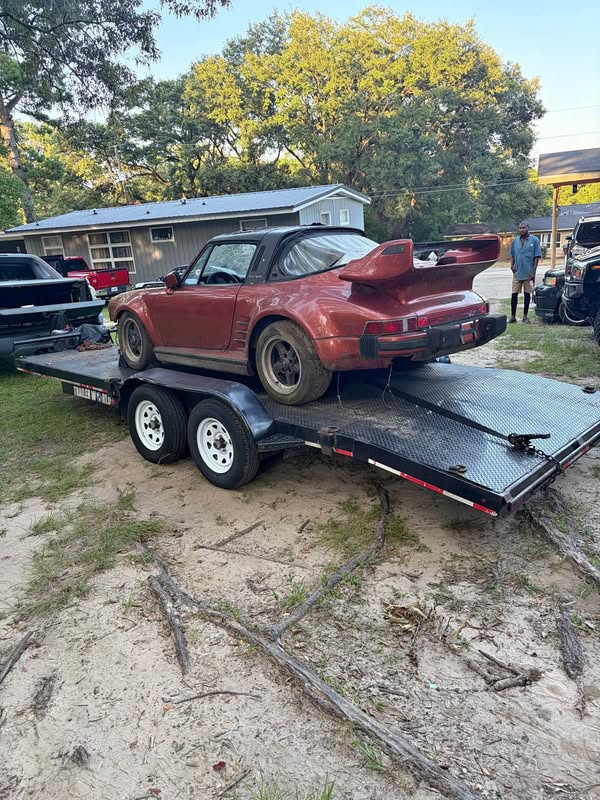 1984 Porsche 911 - Carrera 2 Targa 2D