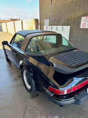 1984 Porsche 911 - Carrera 2 Targa 2D