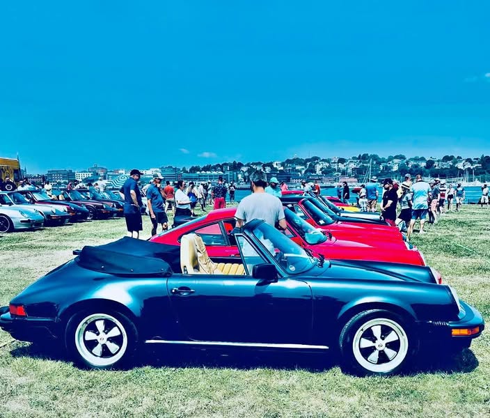 1988 Porsche 911 - Carrera 2 Cabriolet 2D