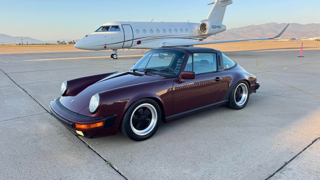 1984 Porsche 911 - Carrera 2 Targa 2D