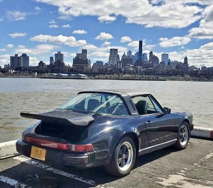 1986 Porsche 911 - Carrera 2 Targa 2D