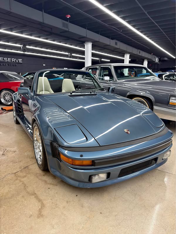 1987 Porsche 911 Carrera Cabriolet 2D