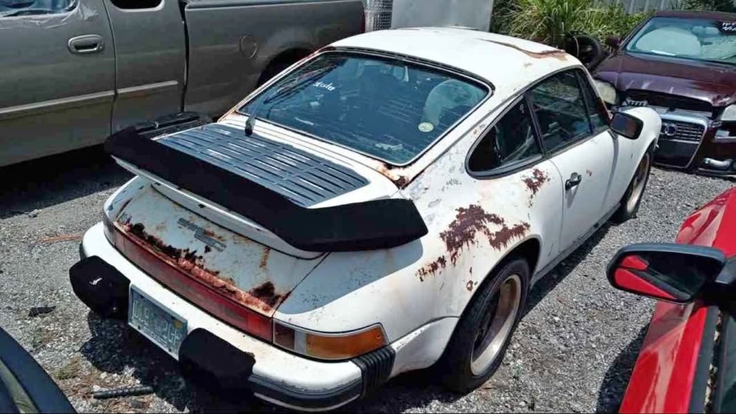 1983 Porsche 911 - Coupe 2D