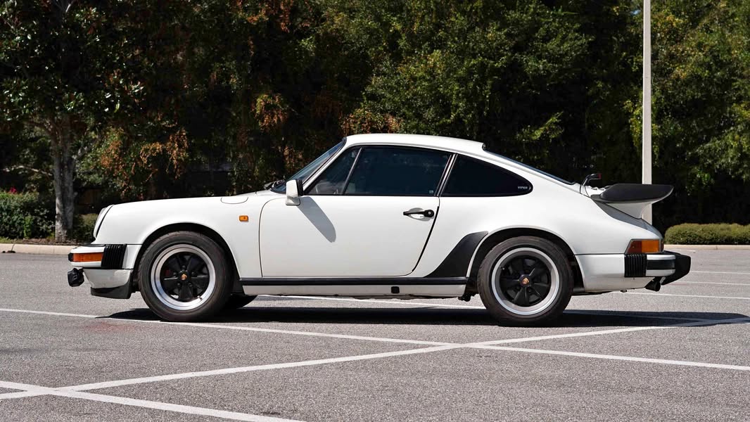 1983 Porsche 911 - Coupe 2D