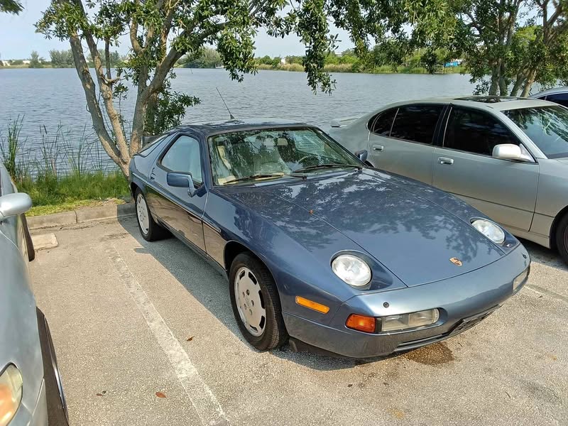 1989 Porsche 928 - S 4