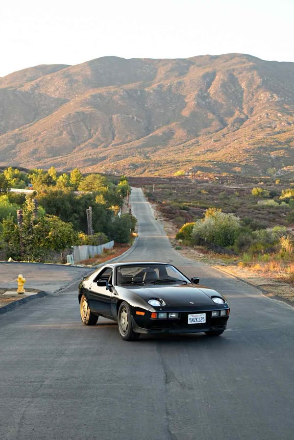 1981 Porsche 928 - Base
