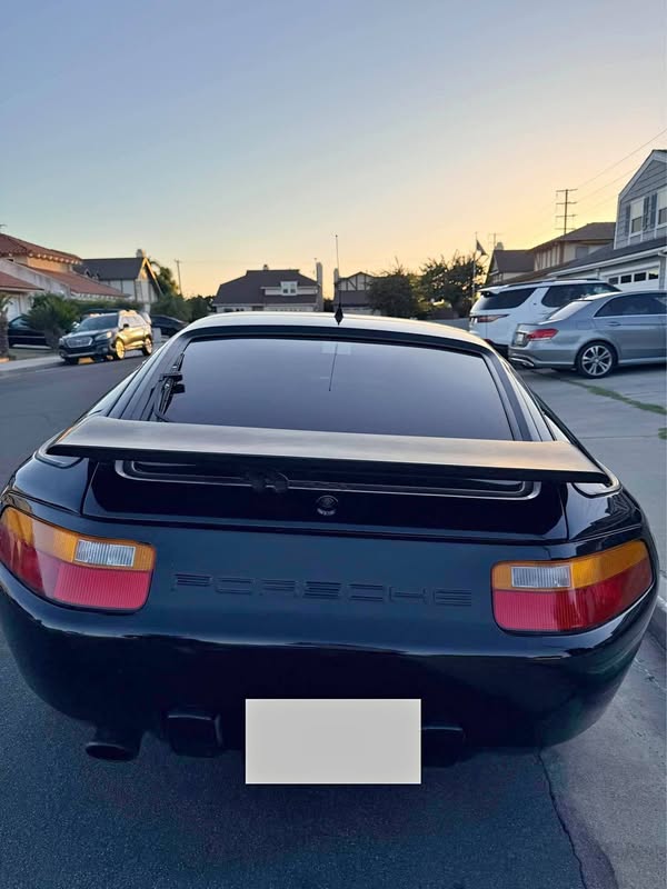 1989 Porsche 928 - S4