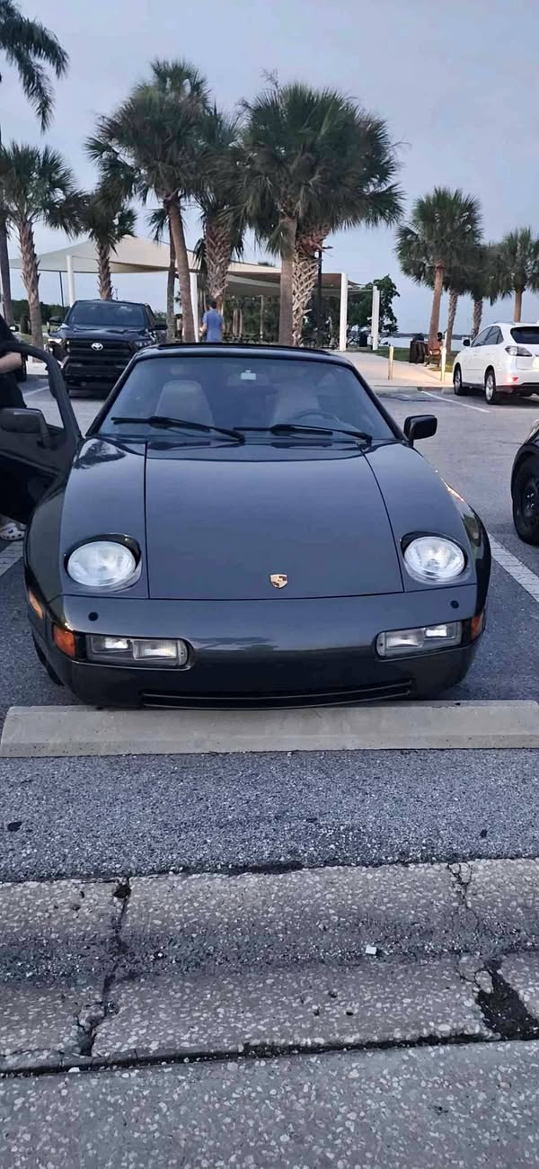 1989 Porsche 928 - Coupe 2D