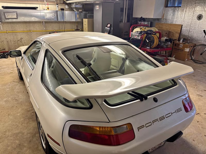 1988 Porsche 928 - S4