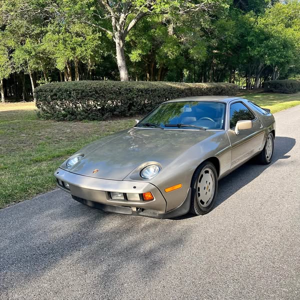1985 Porsche 928 - S