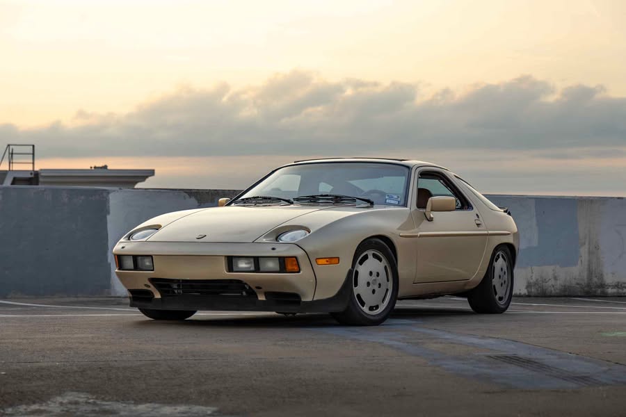 1983 Porsche 928 - S 5-Speed