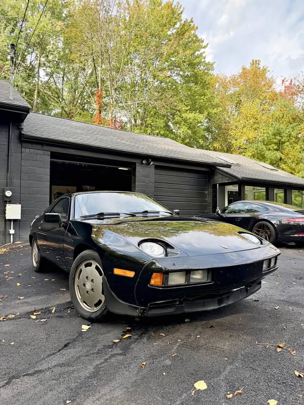 1983 Porsche 928 - Manual 5 Speed