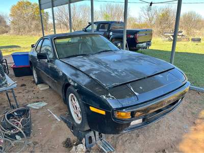 1983 Porsche 944 - Base