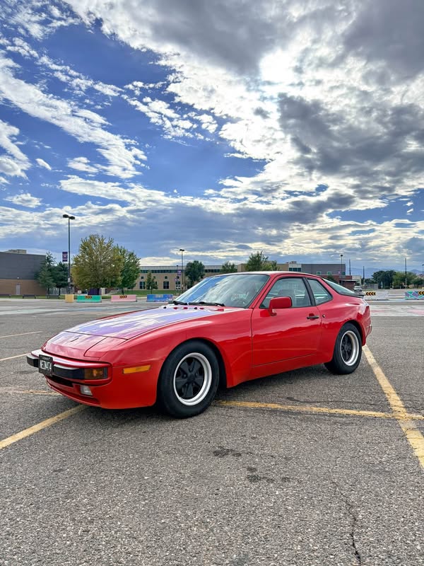 1986 Porsche 944 - Base