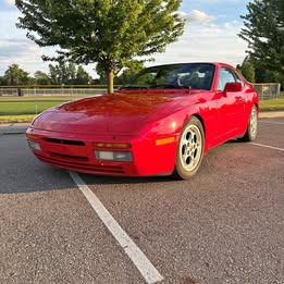 1985 Porsche 944 base  - 2dr