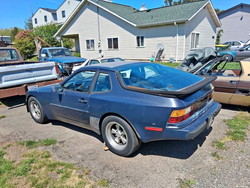 1986 Porsche 944 - Base