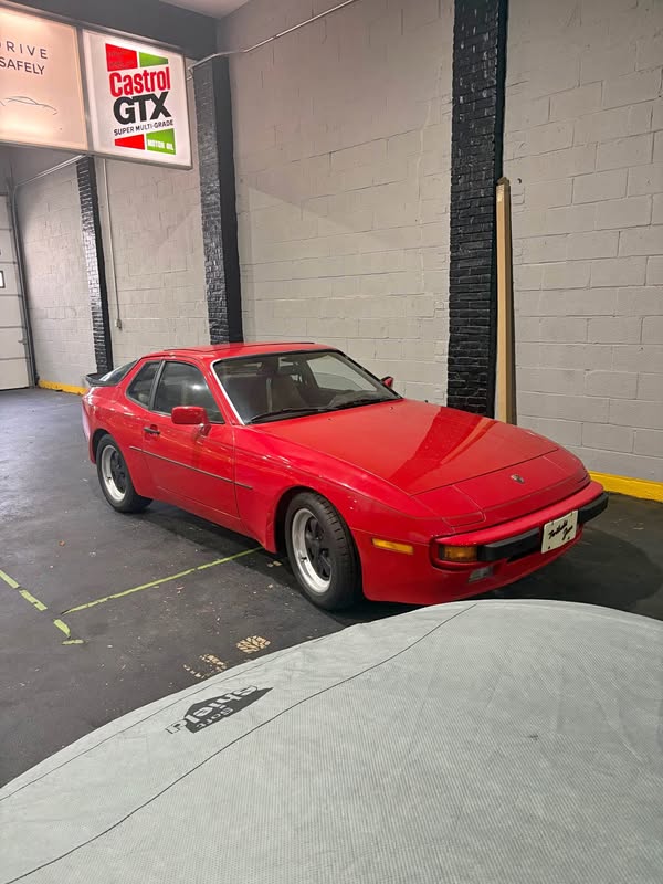 1983 Porsche 944  - Base