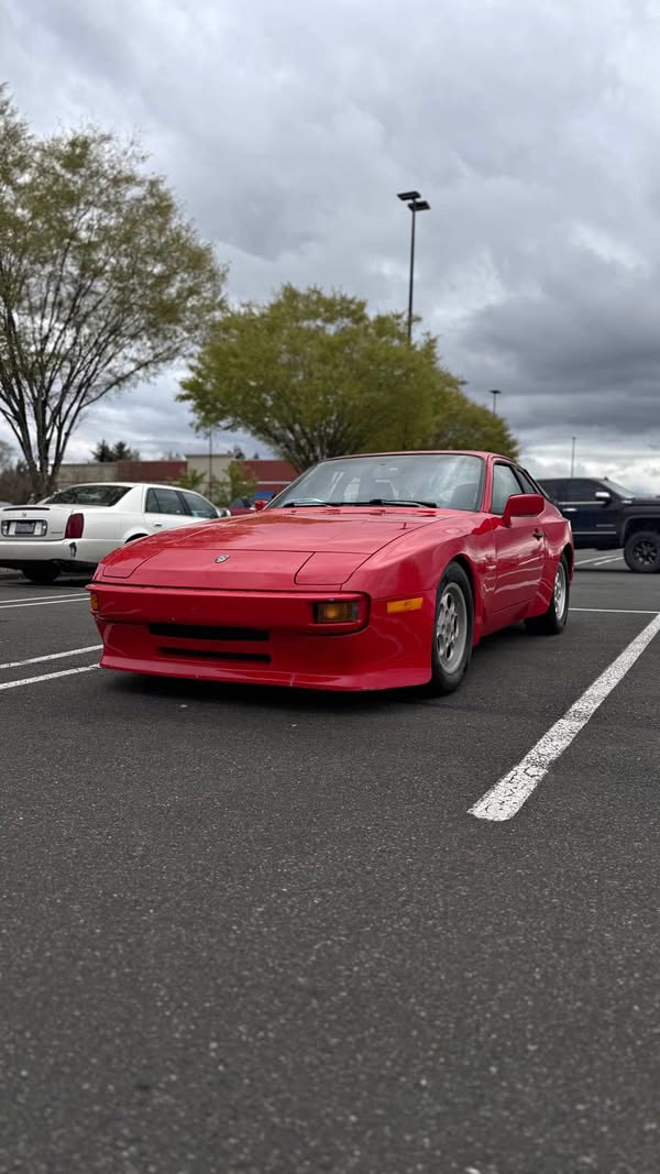 1986 Porsche 944 - Base