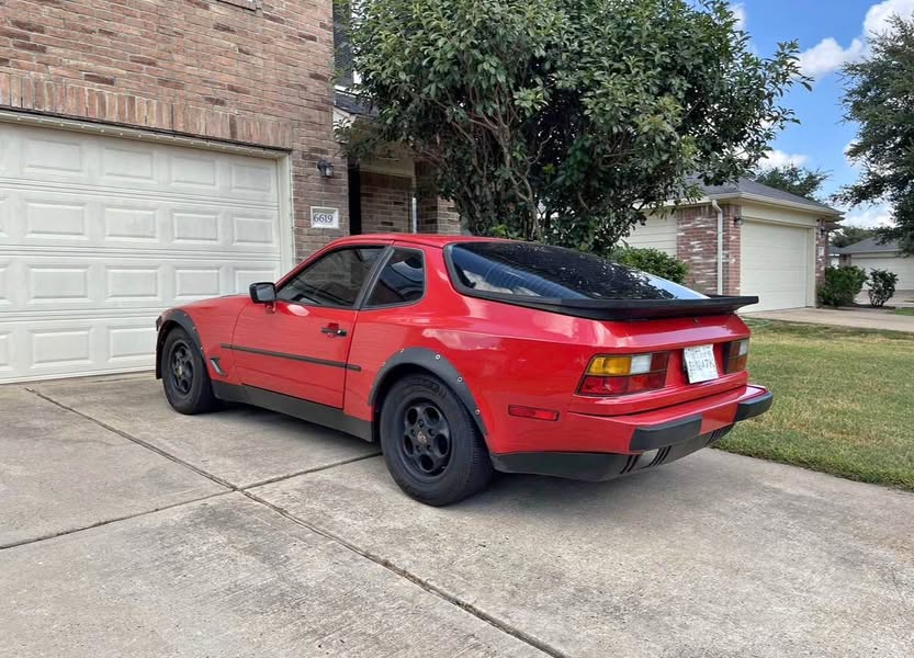 1987 Porsche 944 - Base