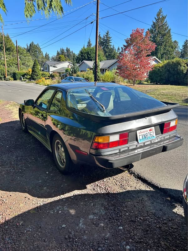 1986 Porsche 944 - Base