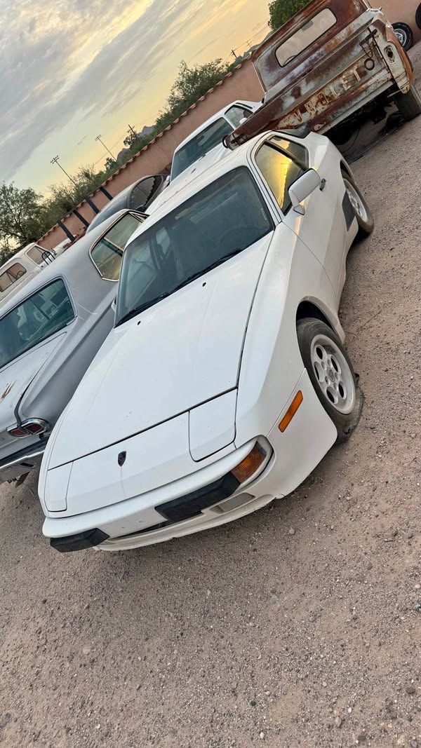 1985 Porsche 944 - Coup