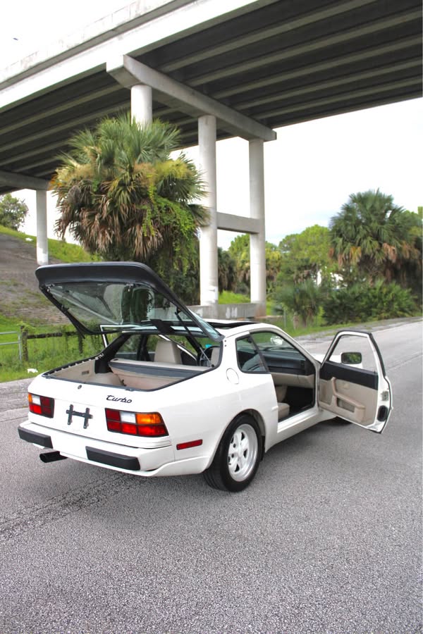 1986 Porsche 944 turbo