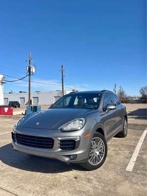 2018 Porsche Cayenne - Platinum edition