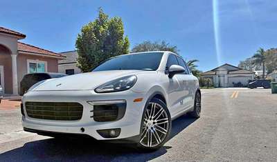 2016 Porsche Cayenne - S