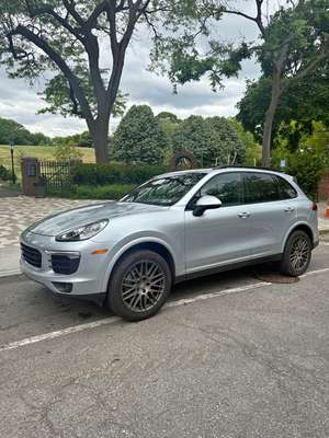 2017 Porsche Cayenne - Platinum