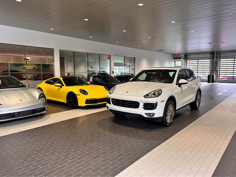2015 Porsche Cayenne - Diesel Sport Utility 4D
