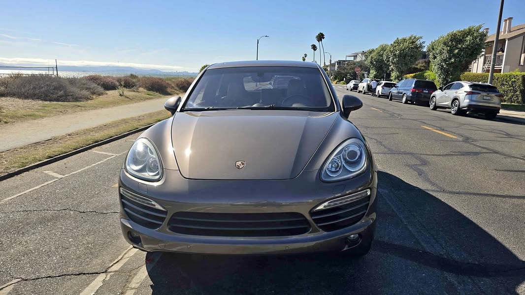 2014 Porsche Cayenne - Platinum Edition Sport Utility 4D